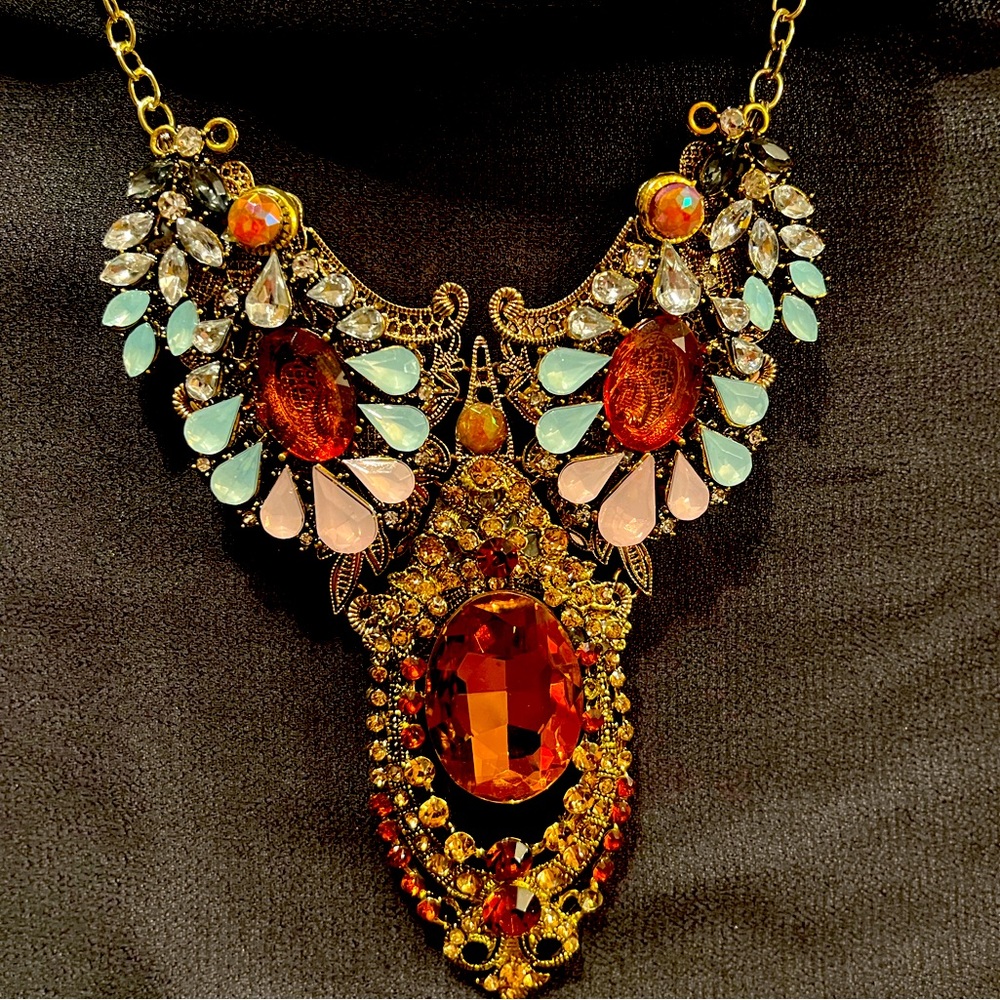 Wow! Statement Necklace